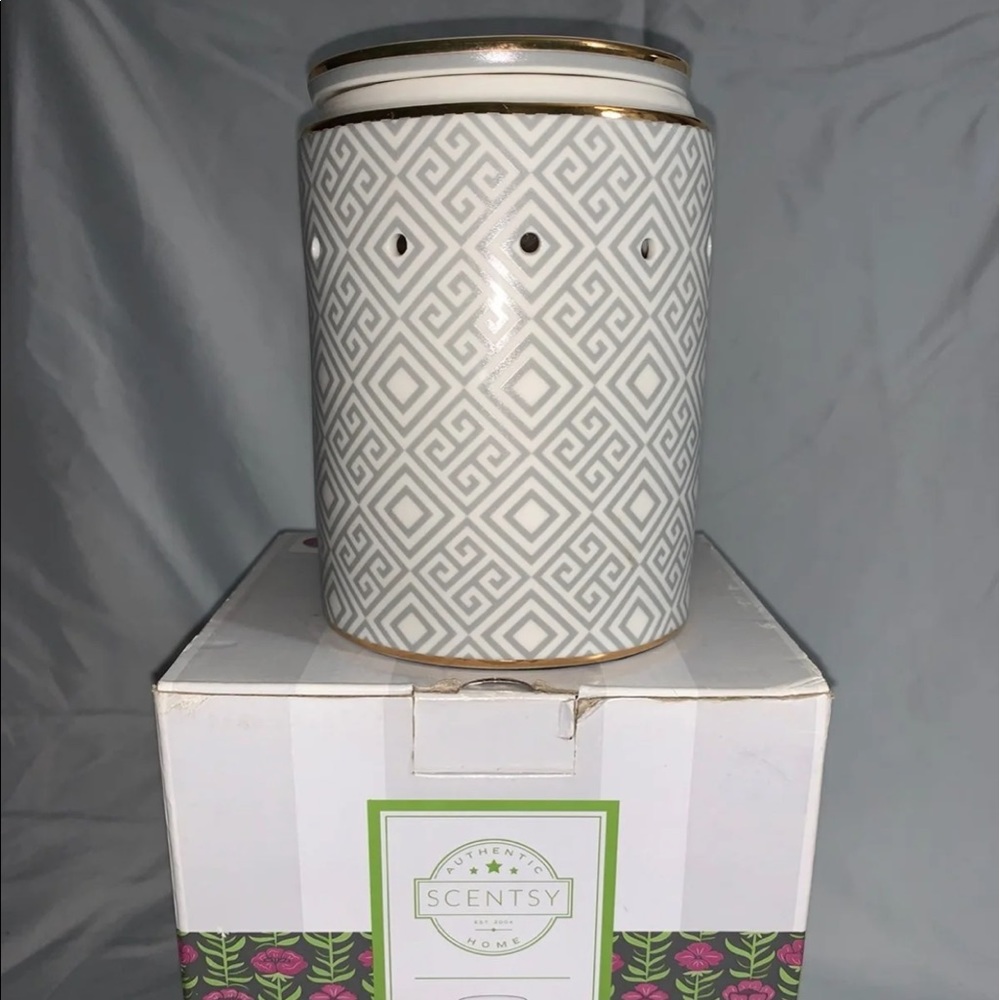 Scentsy Warmer: Meander